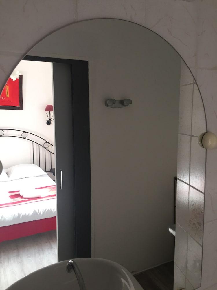 Hostellerie De La Source Арль Экстерьер фото