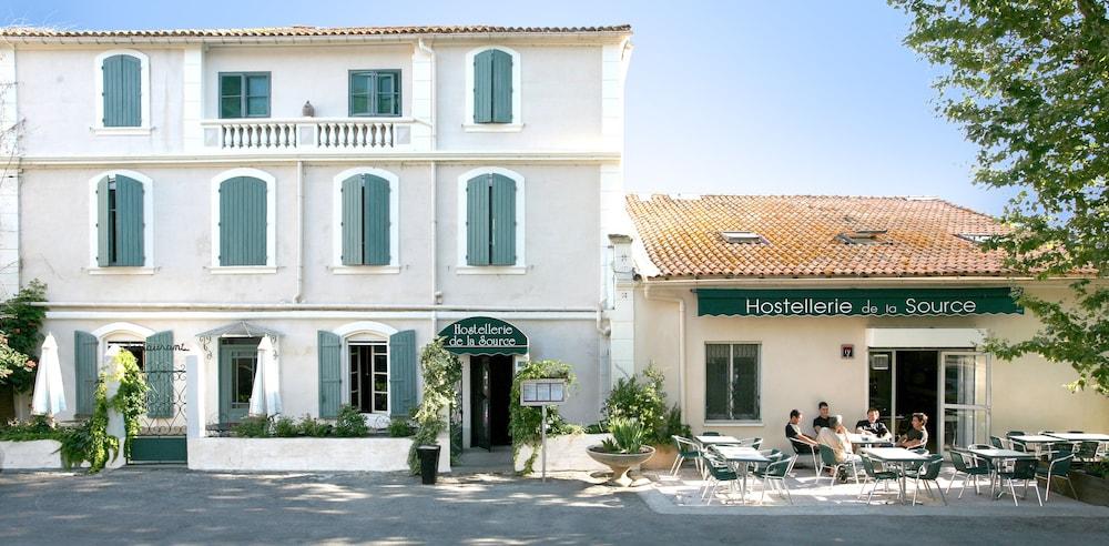 Hostellerie De La Source Арль Экстерьер фото